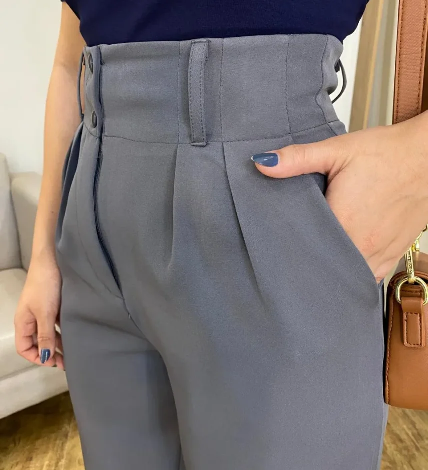 Calça Cenoura Alfaiataria Feminina com 2 Botões Cinza - Fernanda Ramos Store