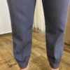 Calça Cenoura Alfaiataria Feminina com 2 Botões Cinza - Fernanda Ramos Store