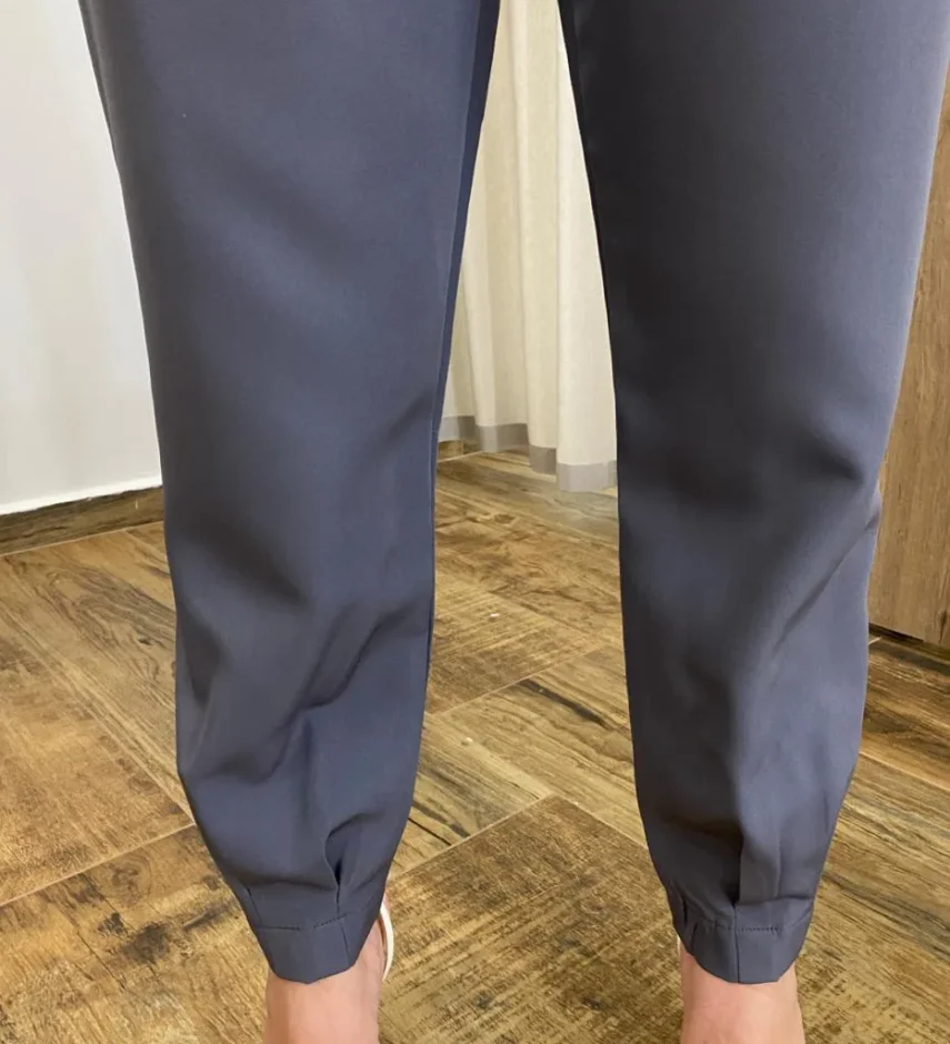 Calça Cenoura Alfaiataria Feminina com 2 Botões Cinza - Fernanda Ramos Store