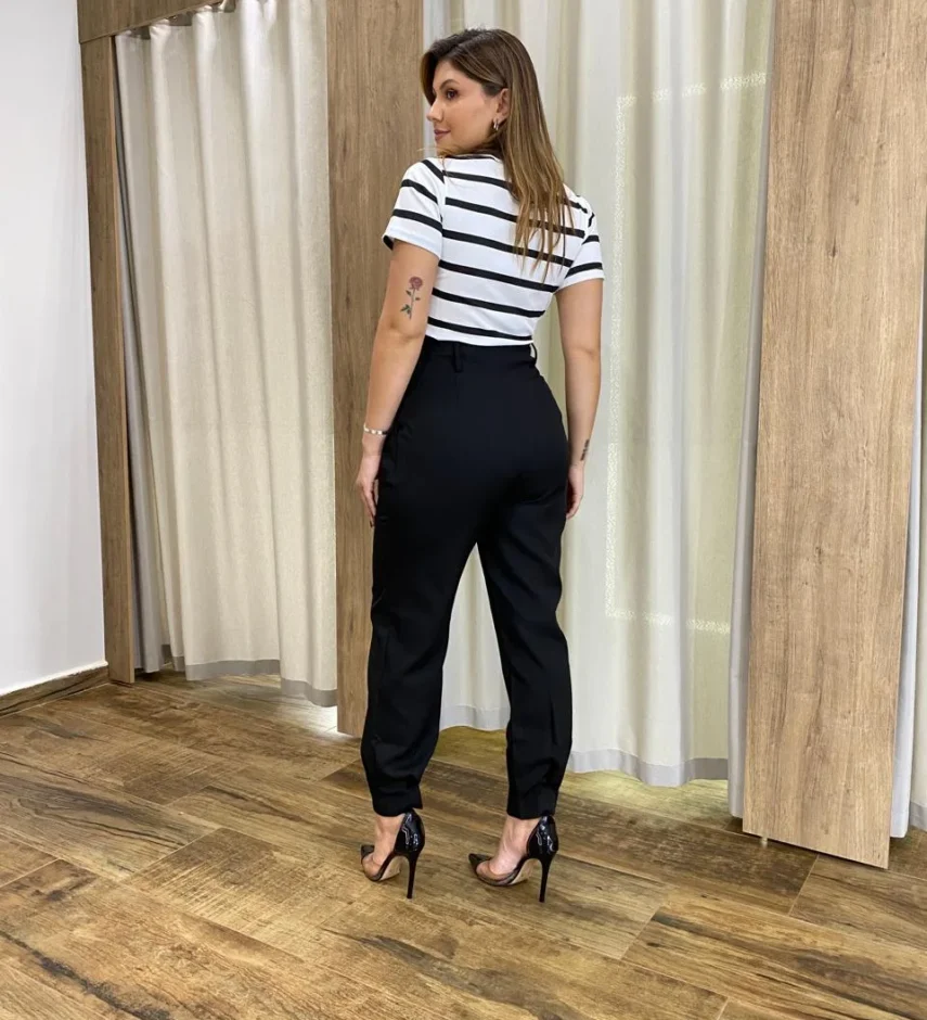 Calça Cenoura Alfaiataria Feminina com 2 Botões Preta - Fernanda Ramos Store