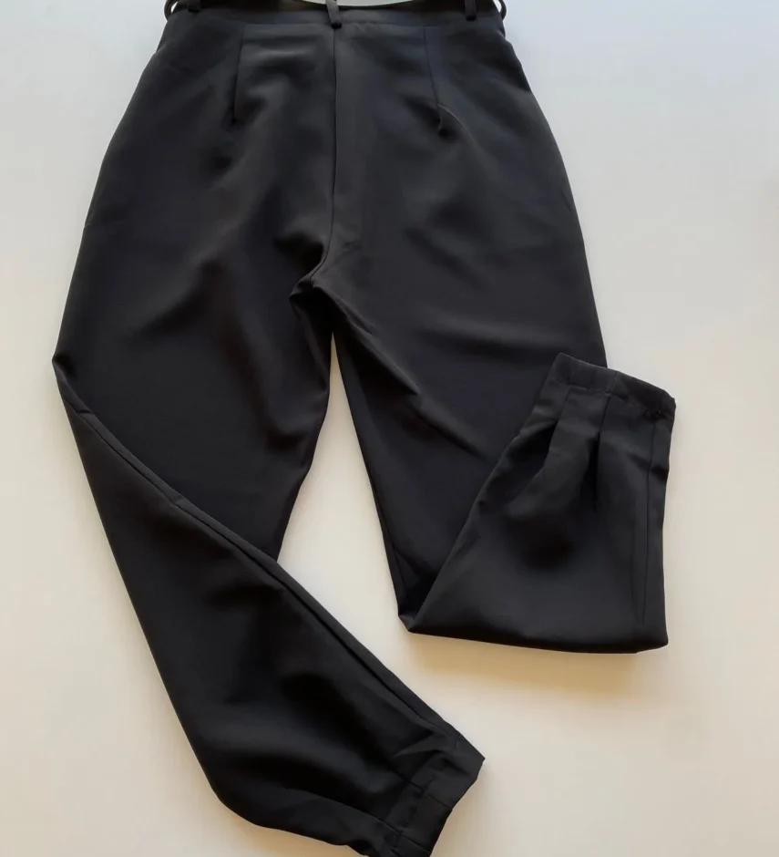 Calça Cenoura Feminina com Cinto Preta - Fernanda Ramos Store
