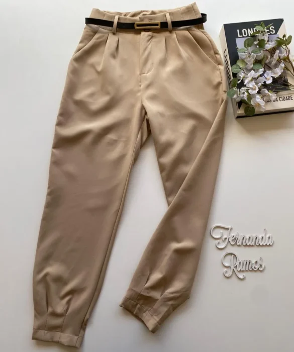 Calça Cenoura Feminina com Cinto Bege - Fernanda Ramos Store