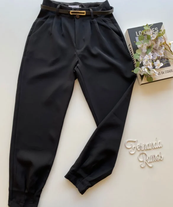 Calça Cenoura Feminina com Cinto Preta - Fernanda Ramos Store