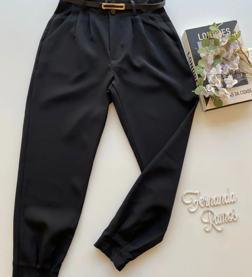Calça Cenoura Feminina com Cinto Preta - Fernanda Ramos Store