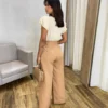 Calça Feminina Alfaiataria Pantalona com 2 Botões Bege - Fernanda Ramos Store