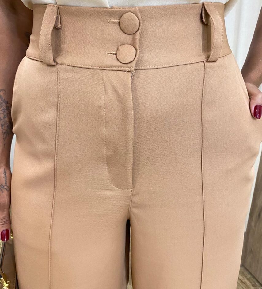 Calça Feminina Alfaiataria Pantalona com 2 Botões Bege - Fernanda Ramos Store
