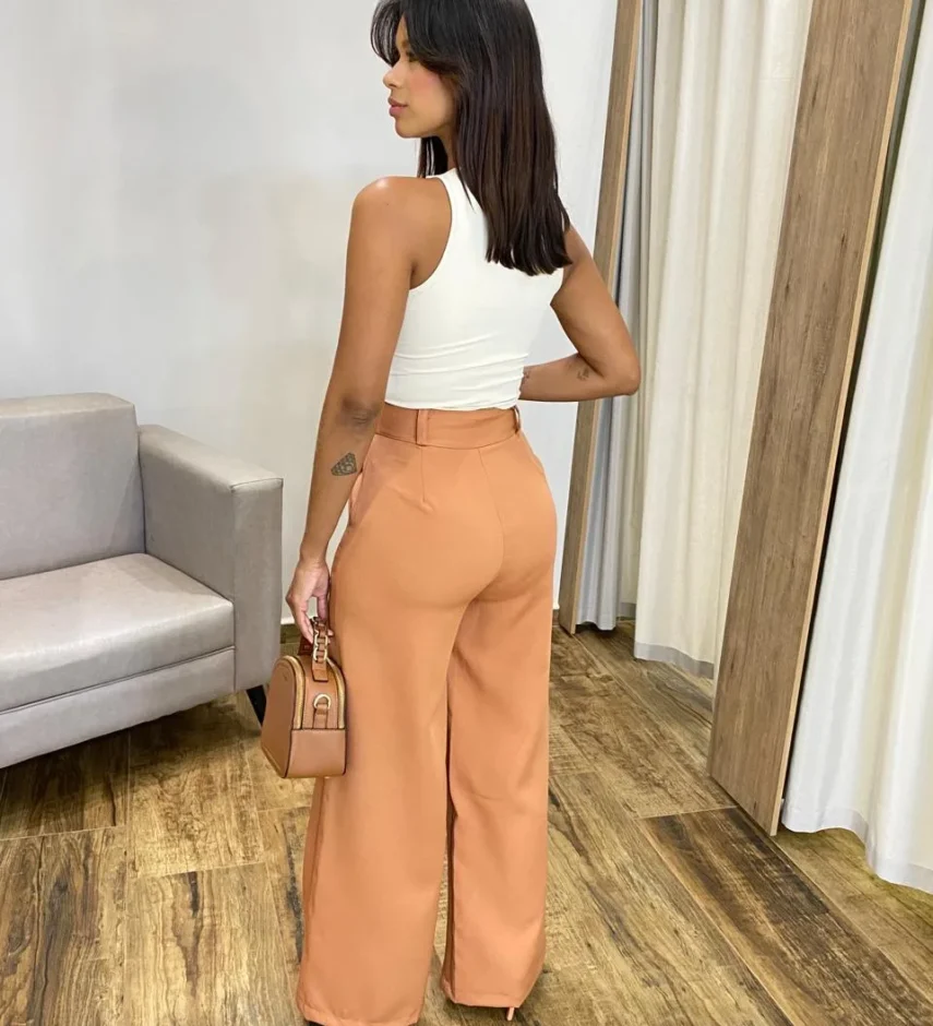 Calça Feminina Alfaiataria Pantalona com 2 Botões Caramelo - Fernanda Ramos Store