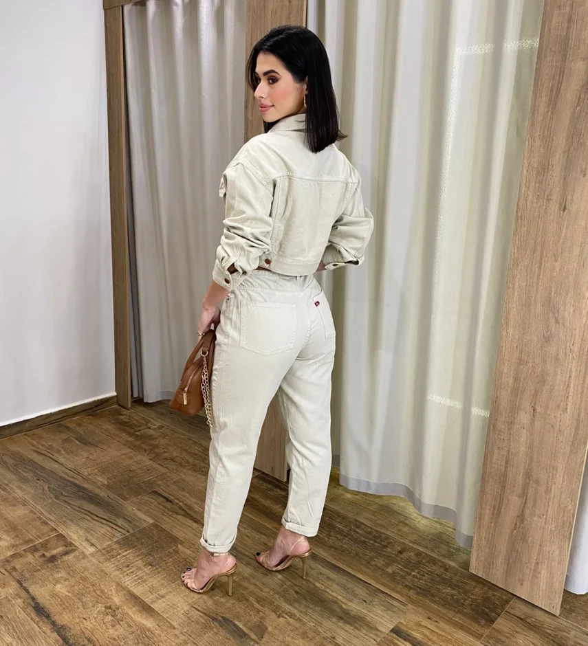 Calça Feminina Mom Sarja com Cinto Creme - Fernanda Ramos Store