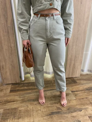 Calça Feminina Mom Sarja com Cinto Verde Menta - Fernanda Ramos Store