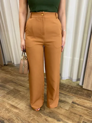 Calça Feminina Pantalona Maya Alfaiataria Caramelo - Fernanda Ramos Store