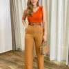 Calça Feminina Pantalona Maya Alfaiataria Caramelo - Fernanda Ramos Store