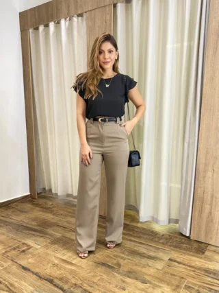 Calça Feminina Social Alfaiataria Reta com Botão Encapado Caqui - Fernanda Ramos Store