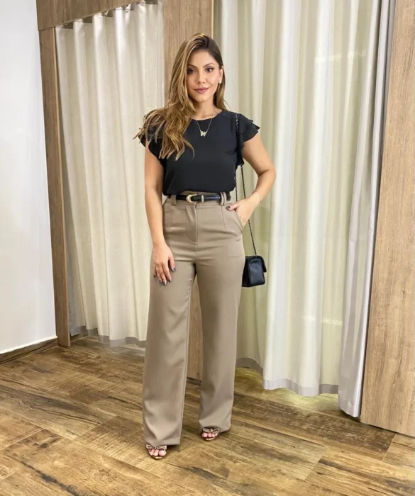 Calça Feminina Social Alfaiataria Reta com Botão Encapado Caqui - Fernanda Ramos Store