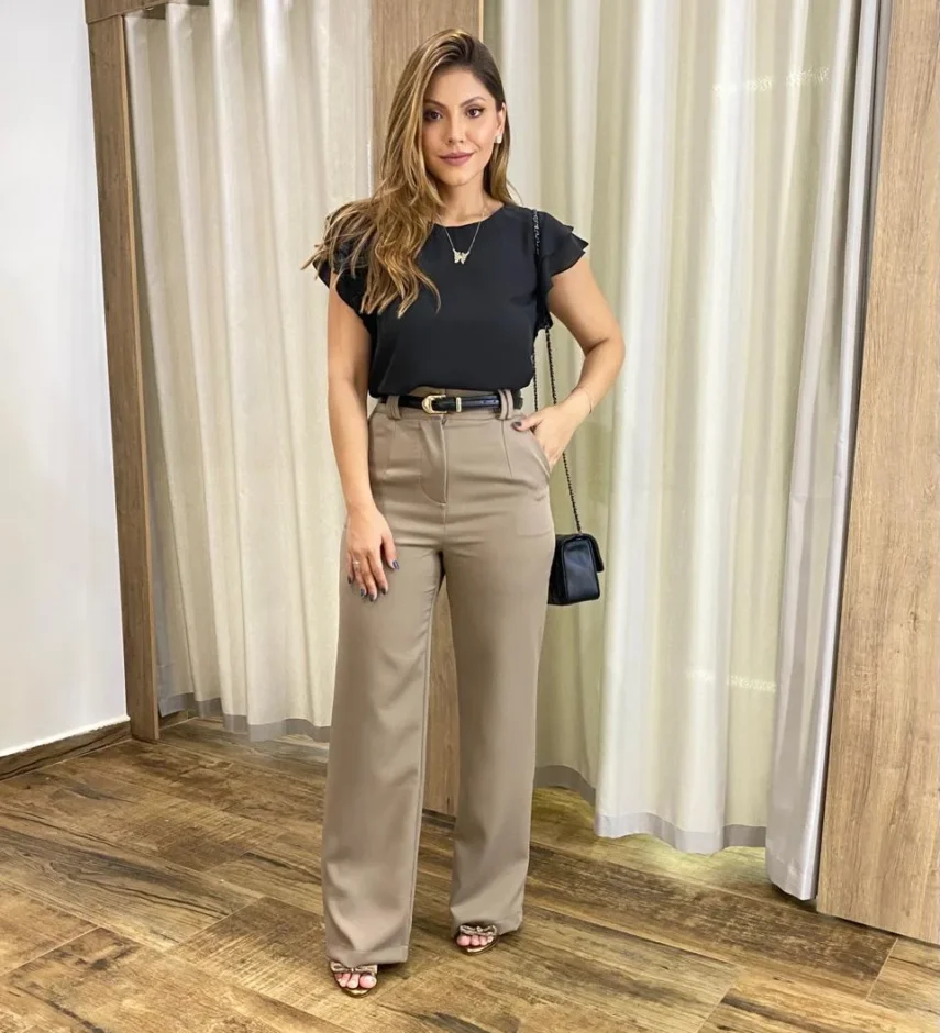 Calça Feminina Social Alfaiataria Reta com Botão Encapado Caqui - Fernanda Ramos Store