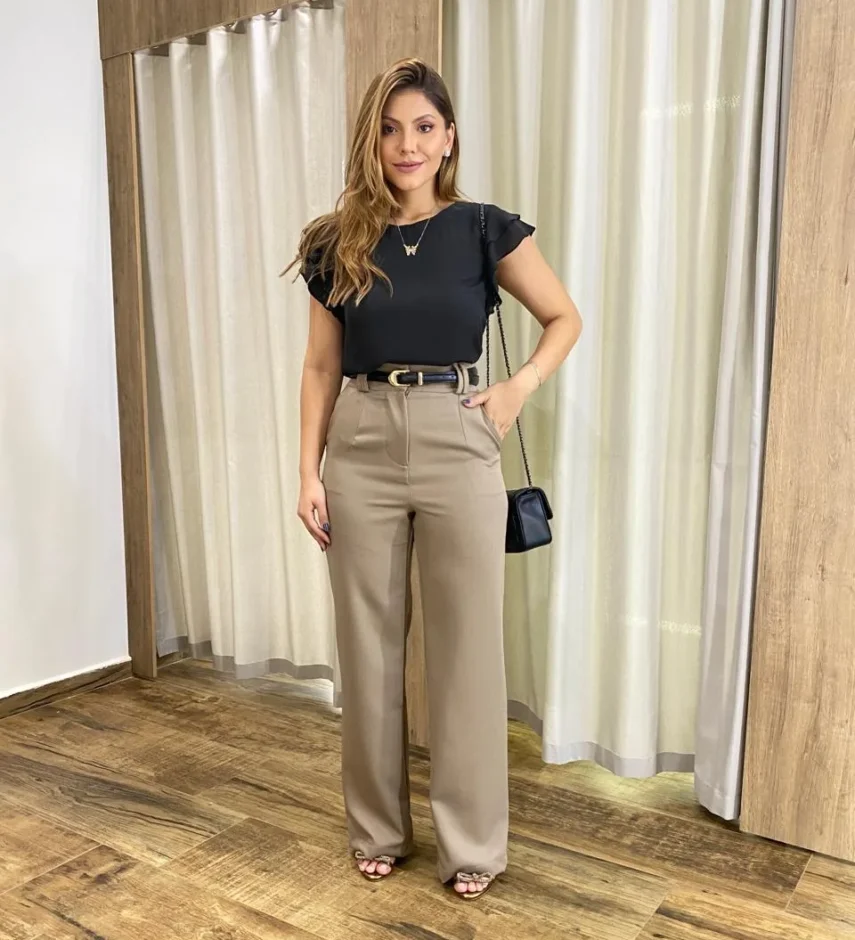 Calça Feminina Social Alfaiataria Reta com Botão Encapado Caqui - Fernanda Ramos Store