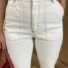 Calça Jeans Feminina Mom Off White com Bolsos - Fernanda Ramos Store