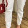 Calça Jeans Feminina Mom Off White com Bolsos - Fernanda Ramos Store