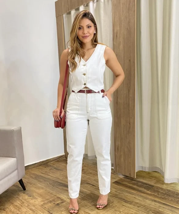 Calça Jeans Feminina Mom Off White com Bolsos - Fernanda Ramos Store