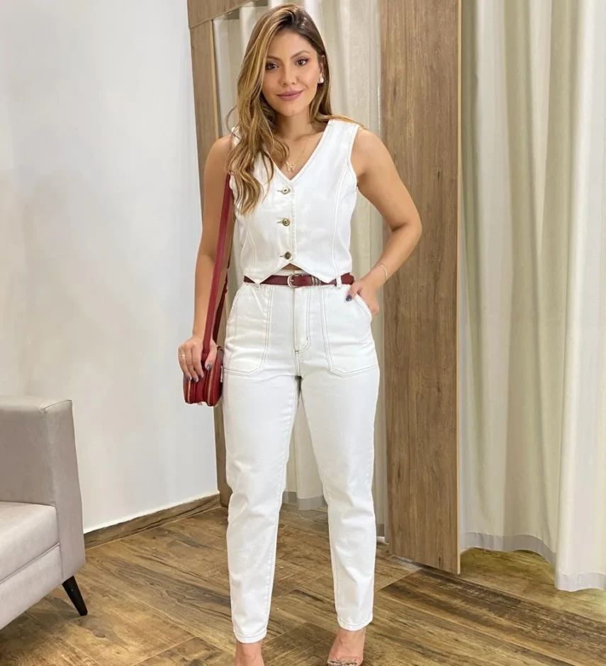 Calça Jeans Feminina Mom Off White com Bolsos - Fernanda Ramos Store