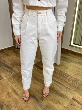 Calça Jeans Feminina Mom Off White com Detalhe de Pregas - Fernanda Ramos Store