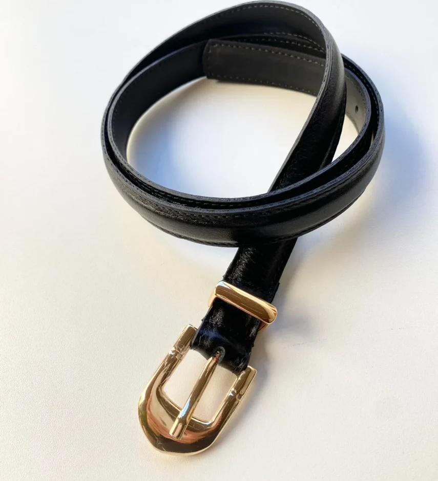 Cinto Feminino de Couro Preto com Fivela Dourada - Fernanda Ramos Store