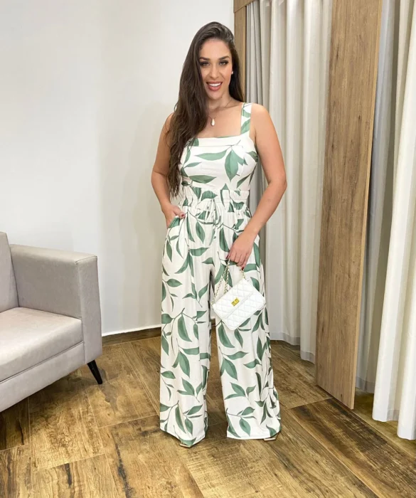 Conjunto Feminino Cropped com Bojo e Calça Pantalona Estampa Folhagem - Fernanda Ramos Store