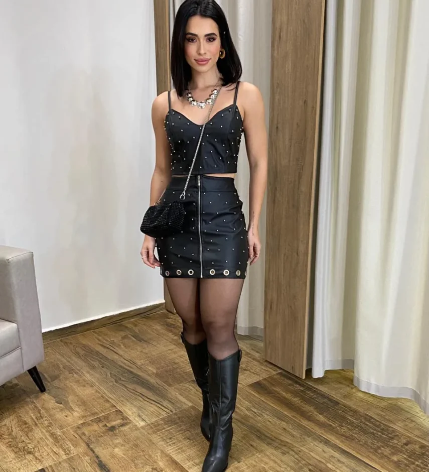 Cropped Feminino sem Bojo Couro Eco com Aplicações Preto - Fernanda Ramos Store