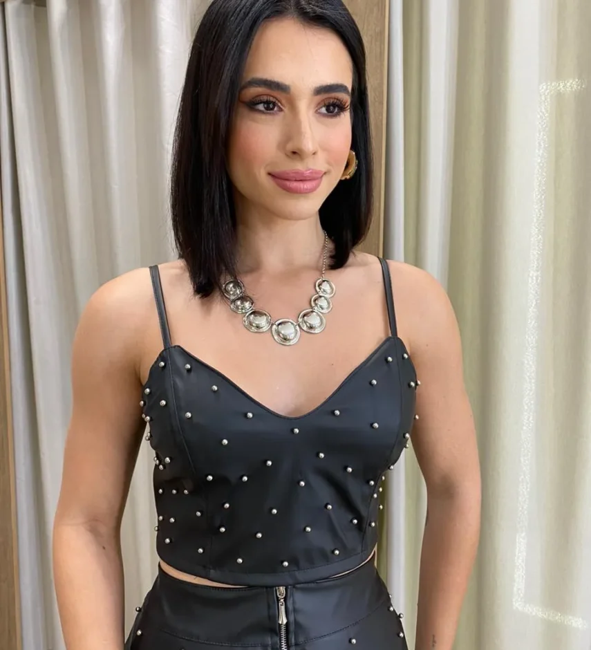 Cropped Feminino sem Bojo Couro Eco com Aplicações Preto - Fernanda Ramos Store