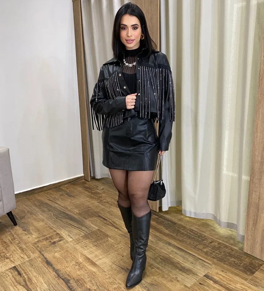 Jaqueta Feminina Maitê Couro Eco com Franjas e Aplicações Preta - Fernanda Ramos Store