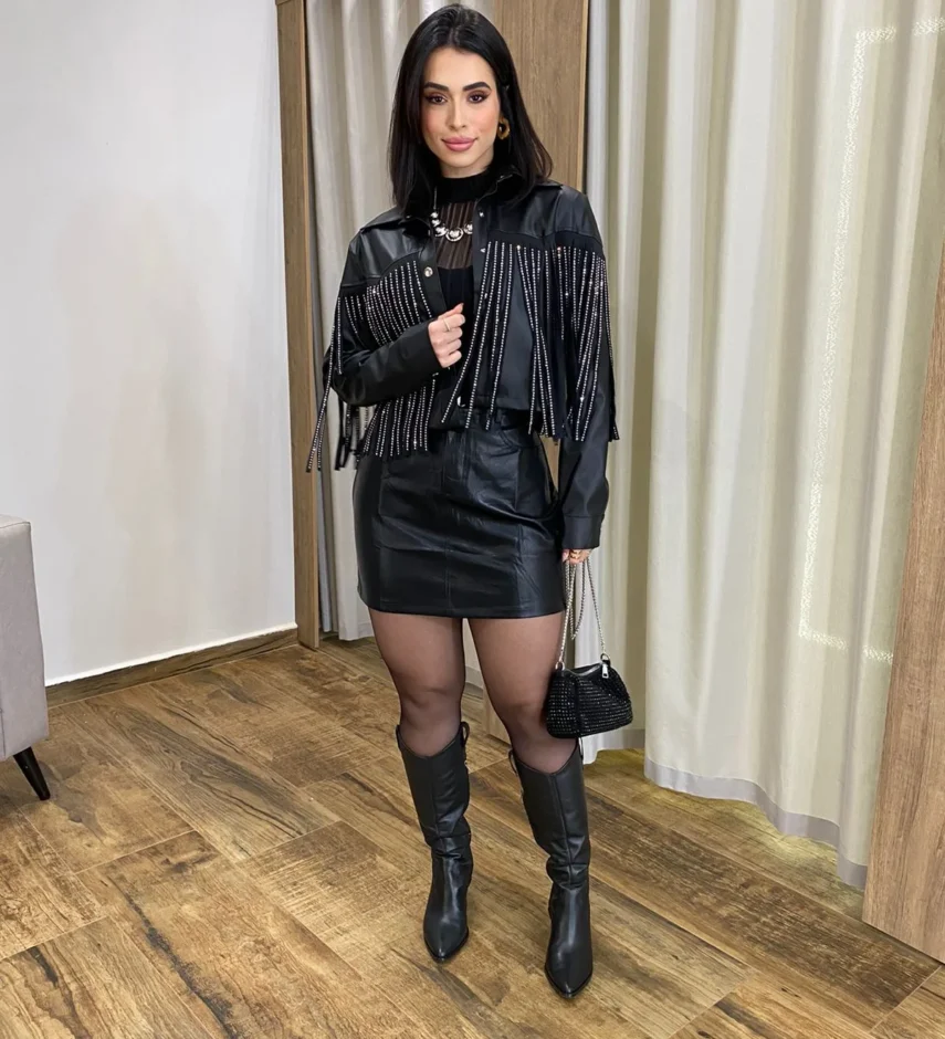 Jaqueta Feminina Maitê Couro Eco com Franjas e Aplicações Preta - Fernanda Ramos Store