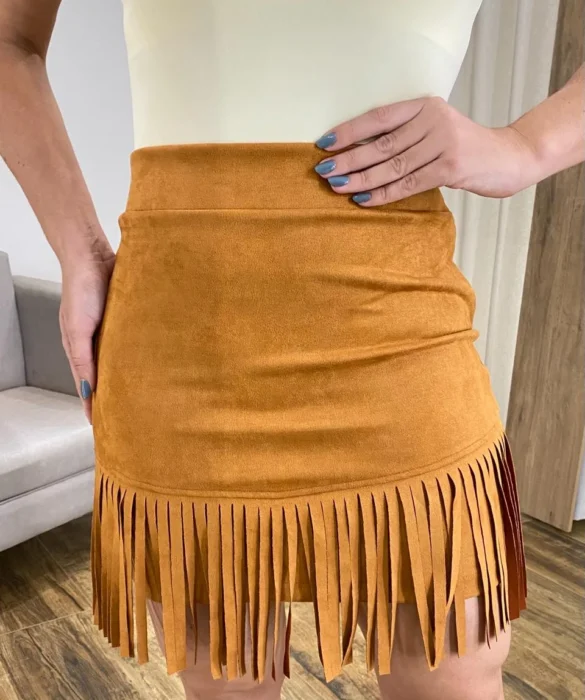 Saia Curta Feminina Bia Suede com Franjas Caramelo - Fernanda Ramos Store