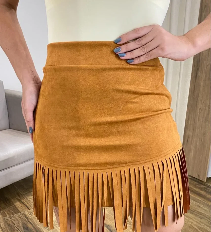 Saia Curta Feminina Bia Suede com Franjas Caramelo - Fernanda Ramos Store