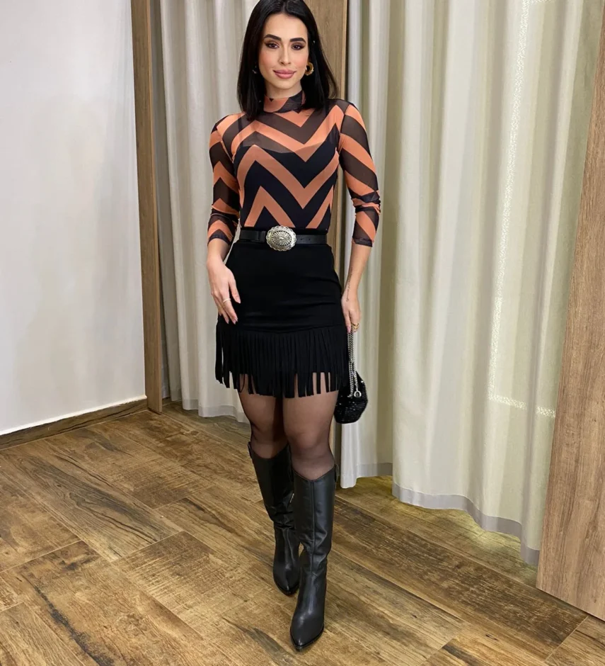 Saia Curta Feminina Bia Suede com Franjas Preta - Fernanda Ramos Store