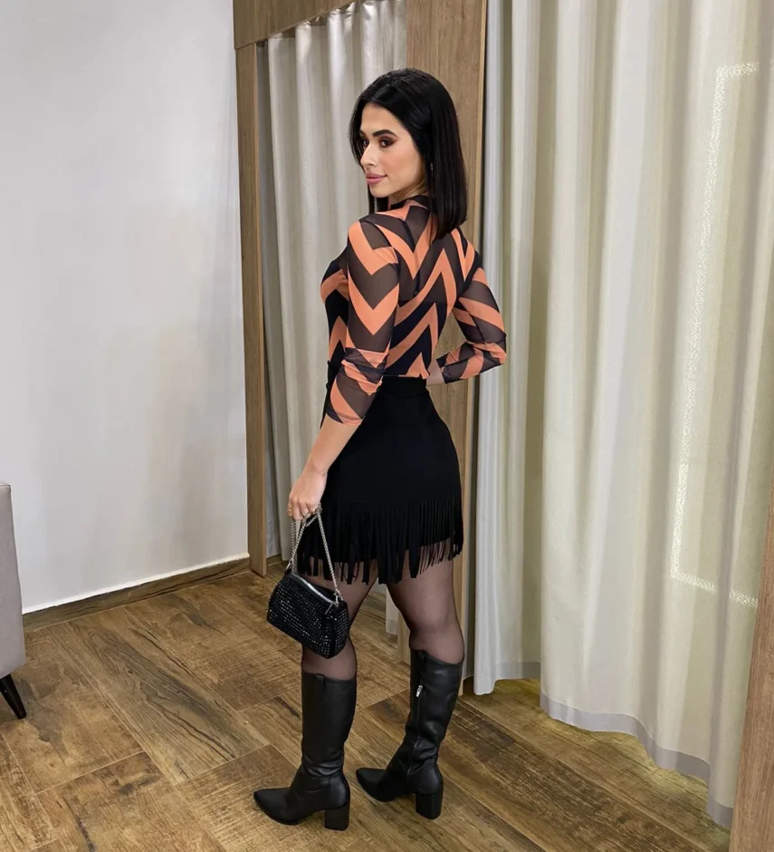 Saia Curta Feminina Bia Suede com Franjas Preta - Fernanda Ramos Store