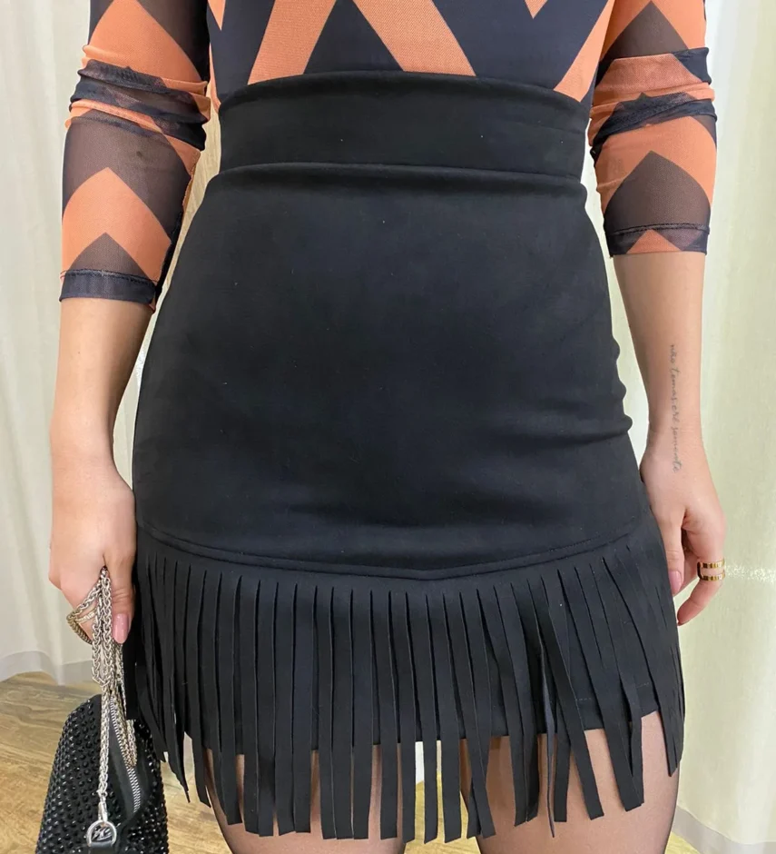 Saia Curta Feminina Bia Suede com Franjas Preta - Fernanda Ramos Store