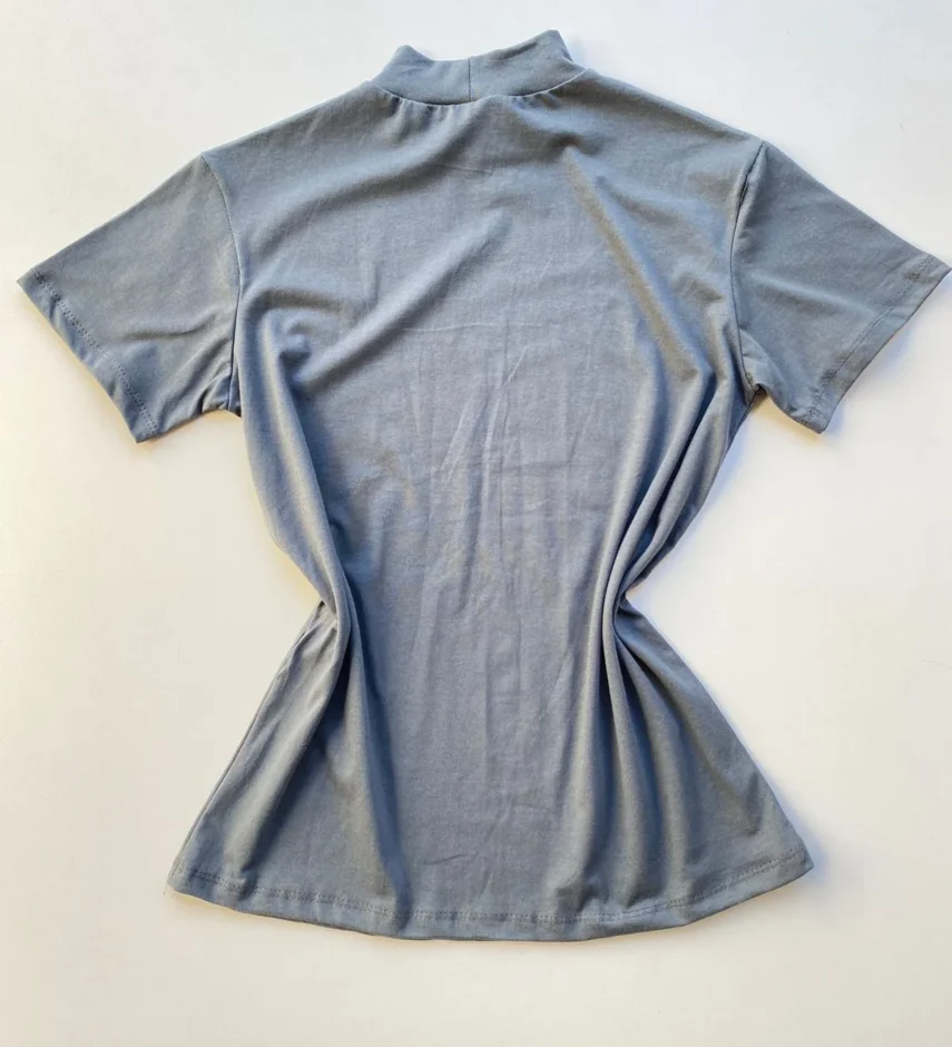 T-shirt Feminina Mariana Gola Alta Cinza - Fernanda Ramos Store
