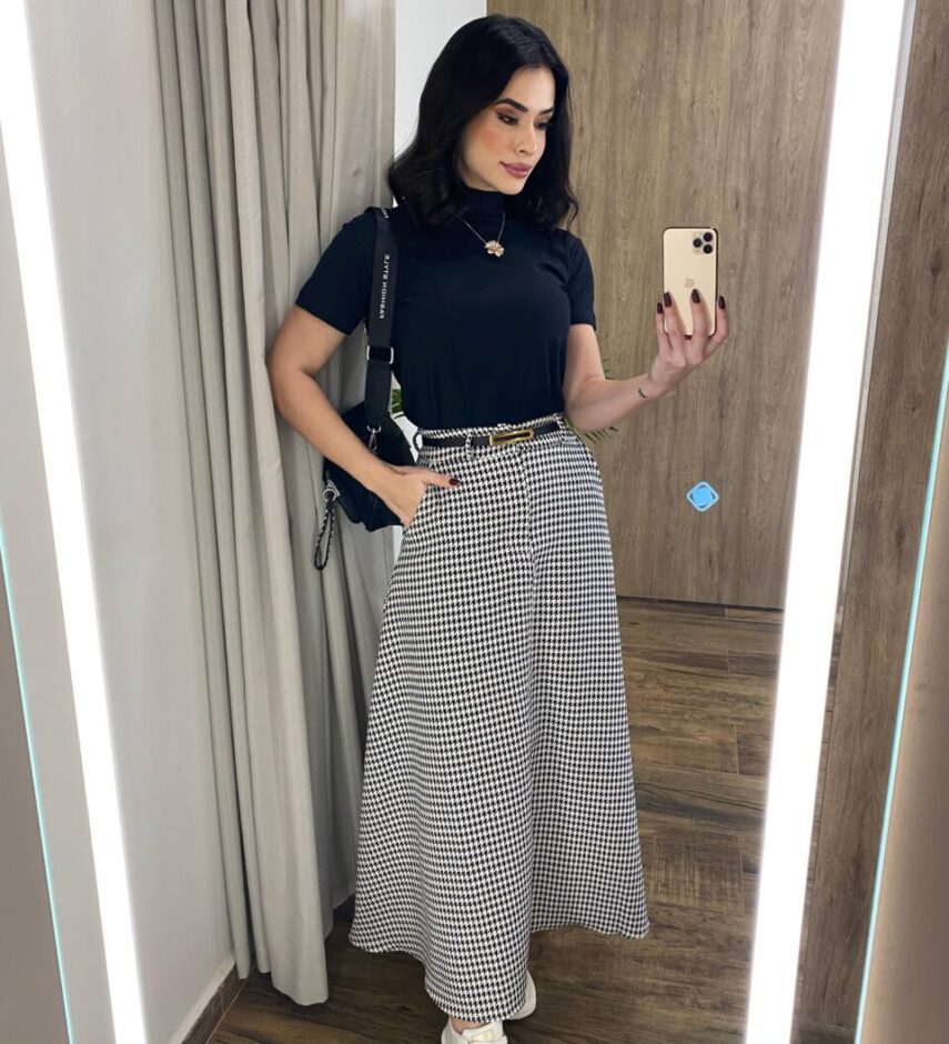 T-shirt Feminina Mariana Gola Alta Preta - Fernanda Ramos Store