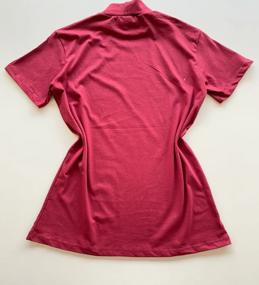 T-shirt Feminina Mariana Gola Alta Vinho - Fernanda Ramos Store