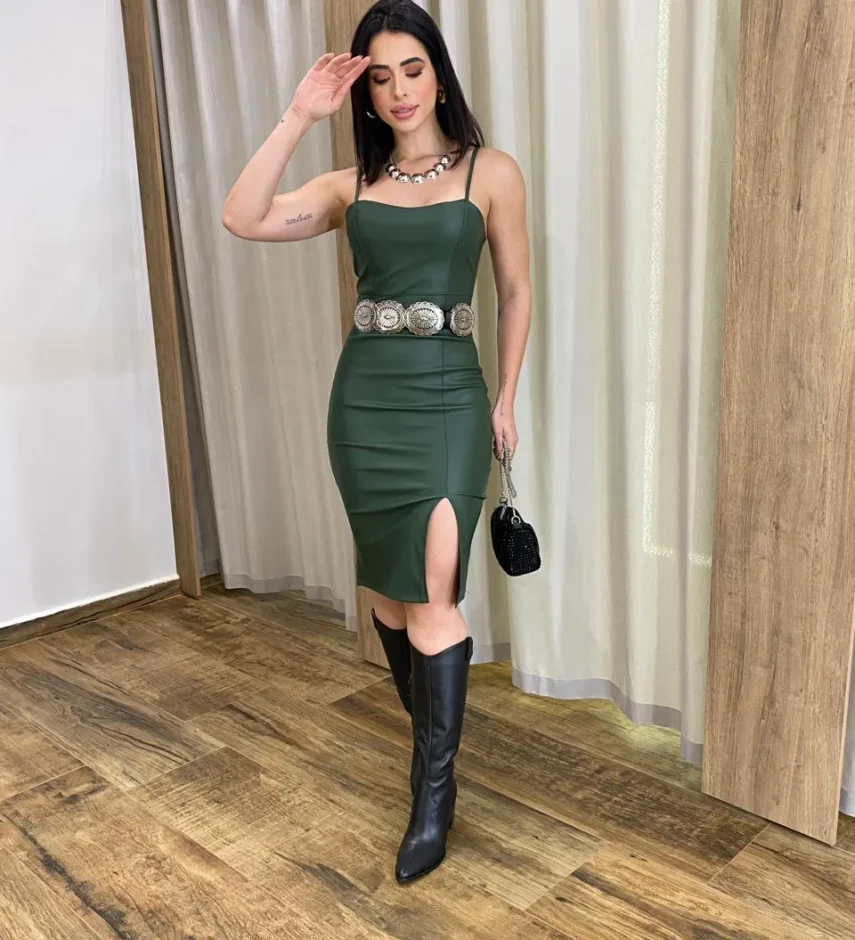 Vestido Curto com Bojo e Fenda Couro Eco Verde Militar - Fernanda Ramos Store