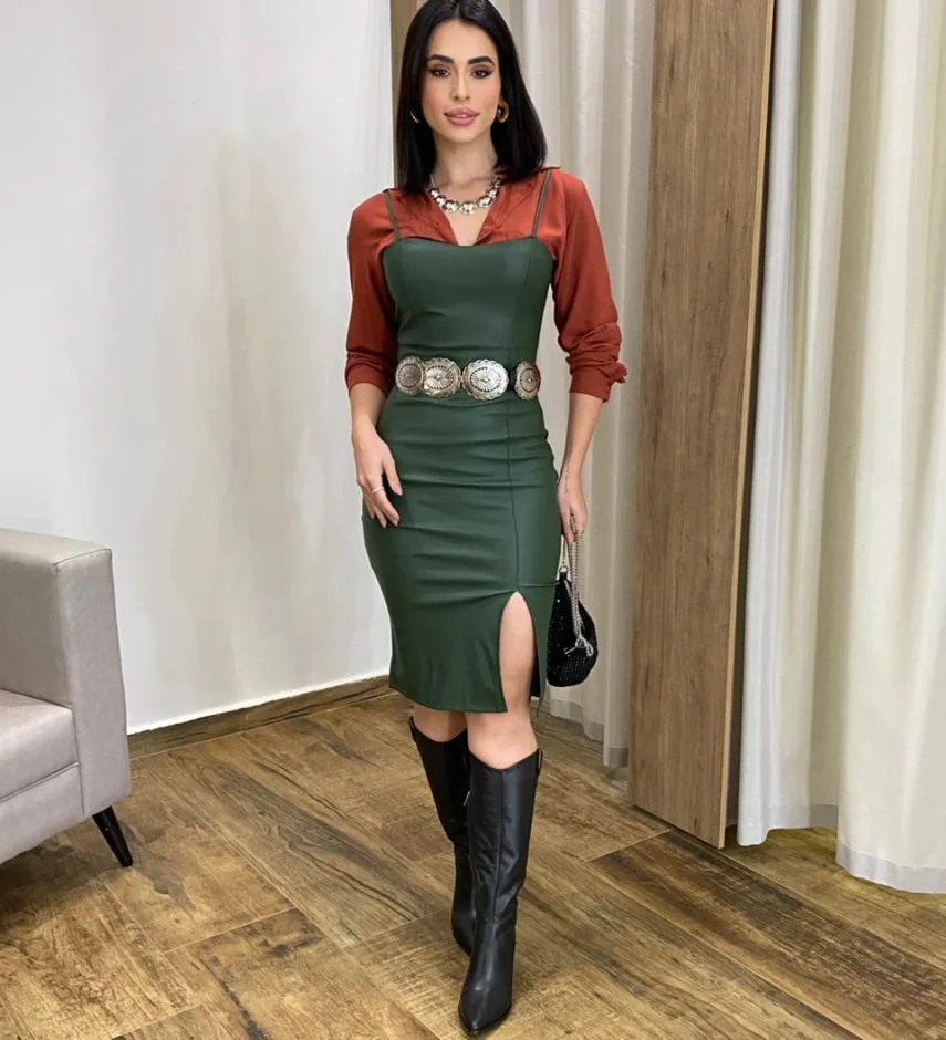Vestido Curto com Bojo e Fenda Couro Eco Verde Militar - Fernanda Ramos Store