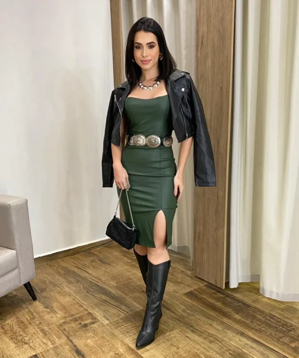 Vestido Curto com Bojo e Fenda Couro Eco Verde Militar - Fernanda Ramos Store