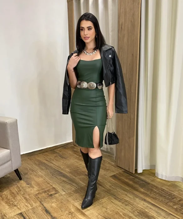 Vestido Curto com Bojo e Fenda Couro Eco Verde Militar - Fernanda Ramos Store