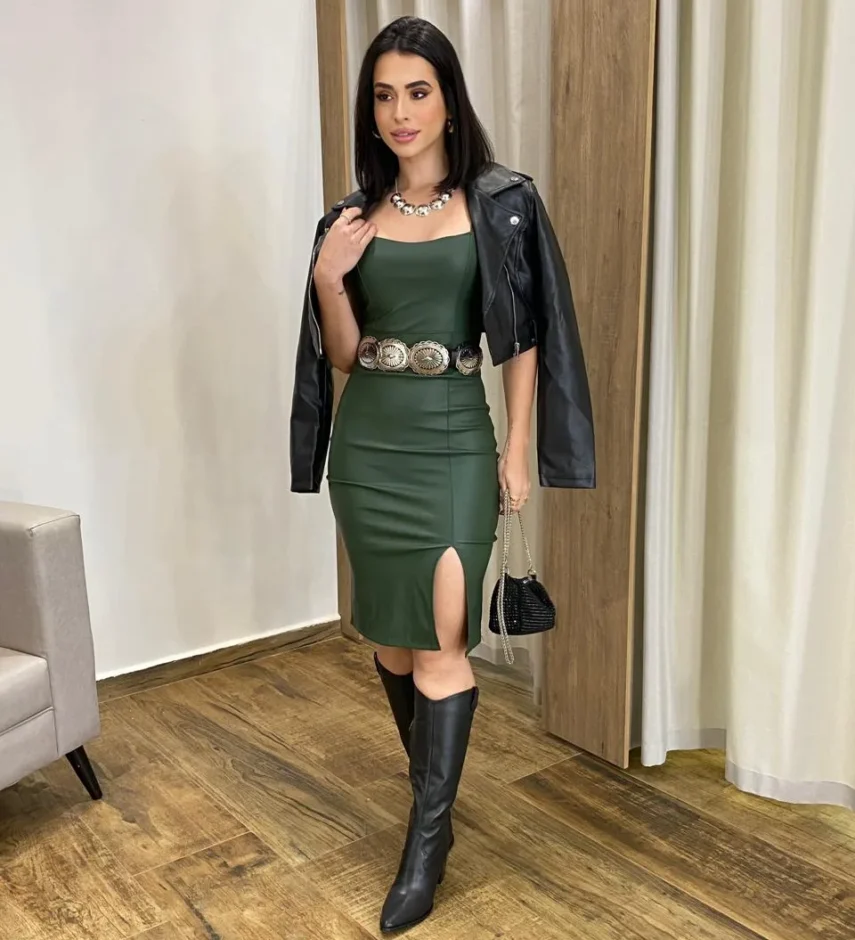 Vestido Curto com Bojo e Fenda Couro Eco Verde Militar - Fernanda Ramos Store