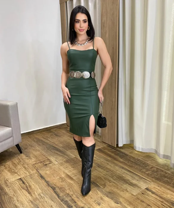 Vestido Curto com Bojo e Fenda Couro Eco Verde Militar - Fernanda Ramos Store