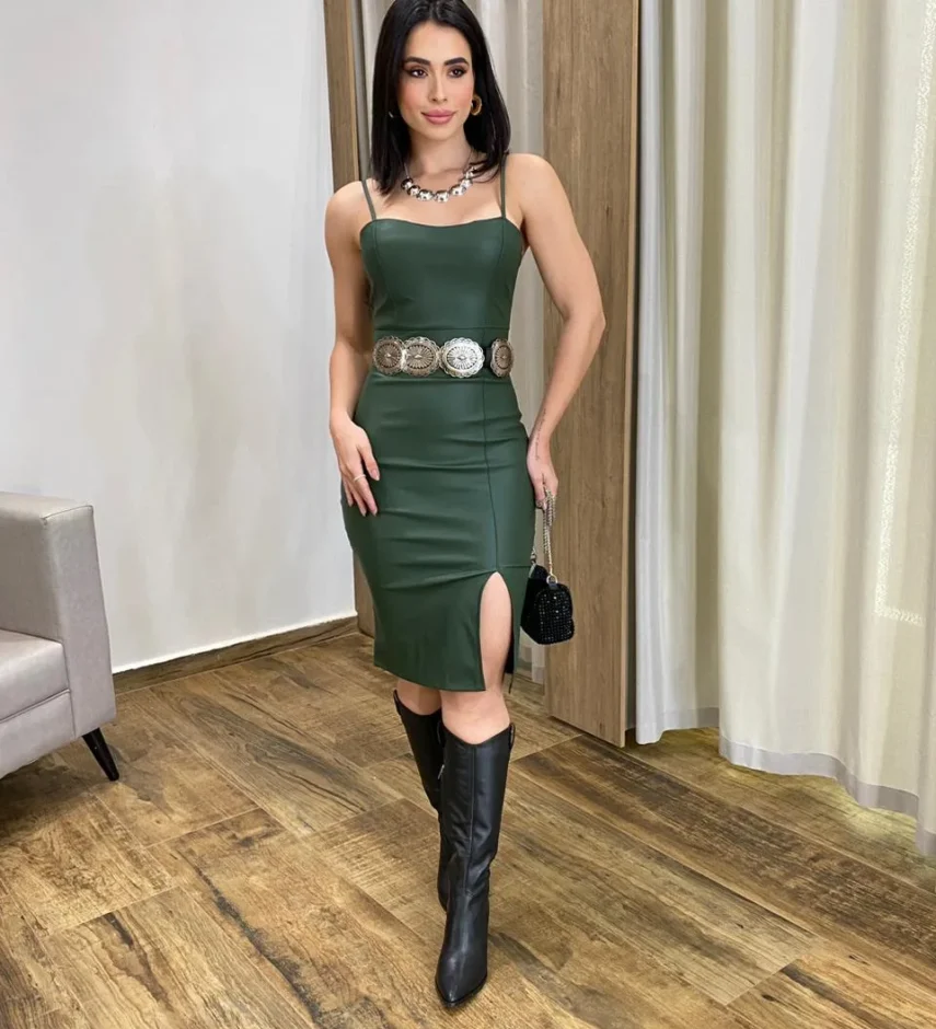 Vestido Curto com Bojo e Fenda Couro Eco Verde Militar - Fernanda Ramos Store