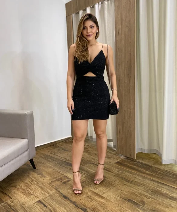 Vestido Feminino Curto com Bojo de Alcinha Lurex com Paetê Preto - Fernanda Ramos Store