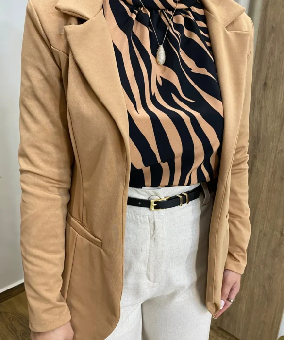 Blazer Manga Longa Feminino Débora com Bolsos Falsos Bege - Fernanda Ramos Store