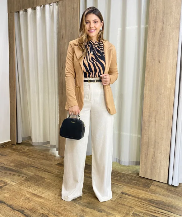 Blazer Manga Longa Feminino Débora com Bolsos Falsos Bege - Fernanda Ramos Store