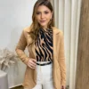 Blazer Manga Longa Feminino Débora com Bolsos Falsos Bege - Fernanda Ramos Store