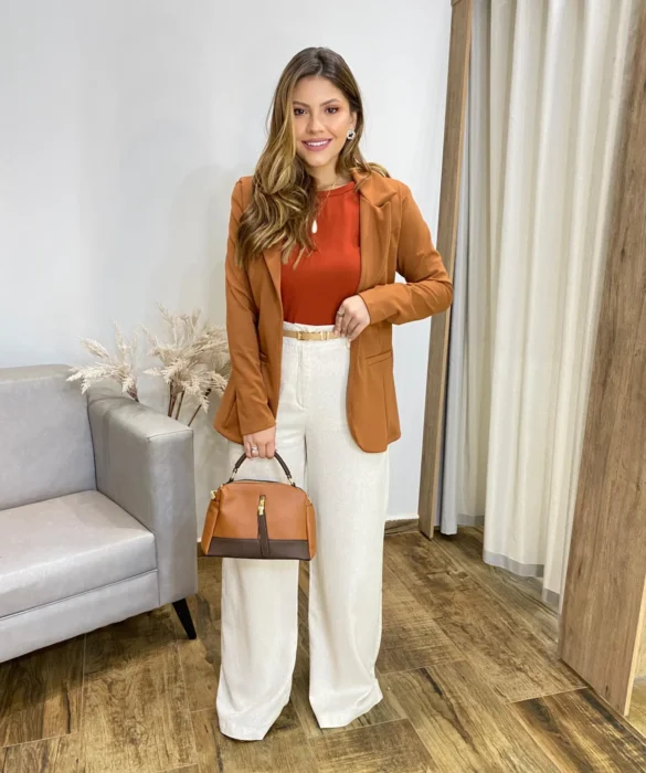 Blazer Manga Longa Feminino Débora com Bolsos Falsos Caramelo - Fernanda Ramos Store